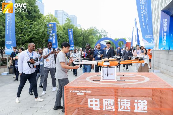 伍洲配资 光博会全球朋友圈再扩容 20个重大招商项目签约近200亿