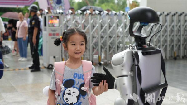 万盈配资 叩问新科技，创想大未来，华科附属鸾亭小学全新开学