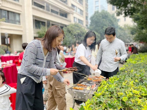 易投投 合肥市包河区：百家饭菜香满院 红色服务暖人心